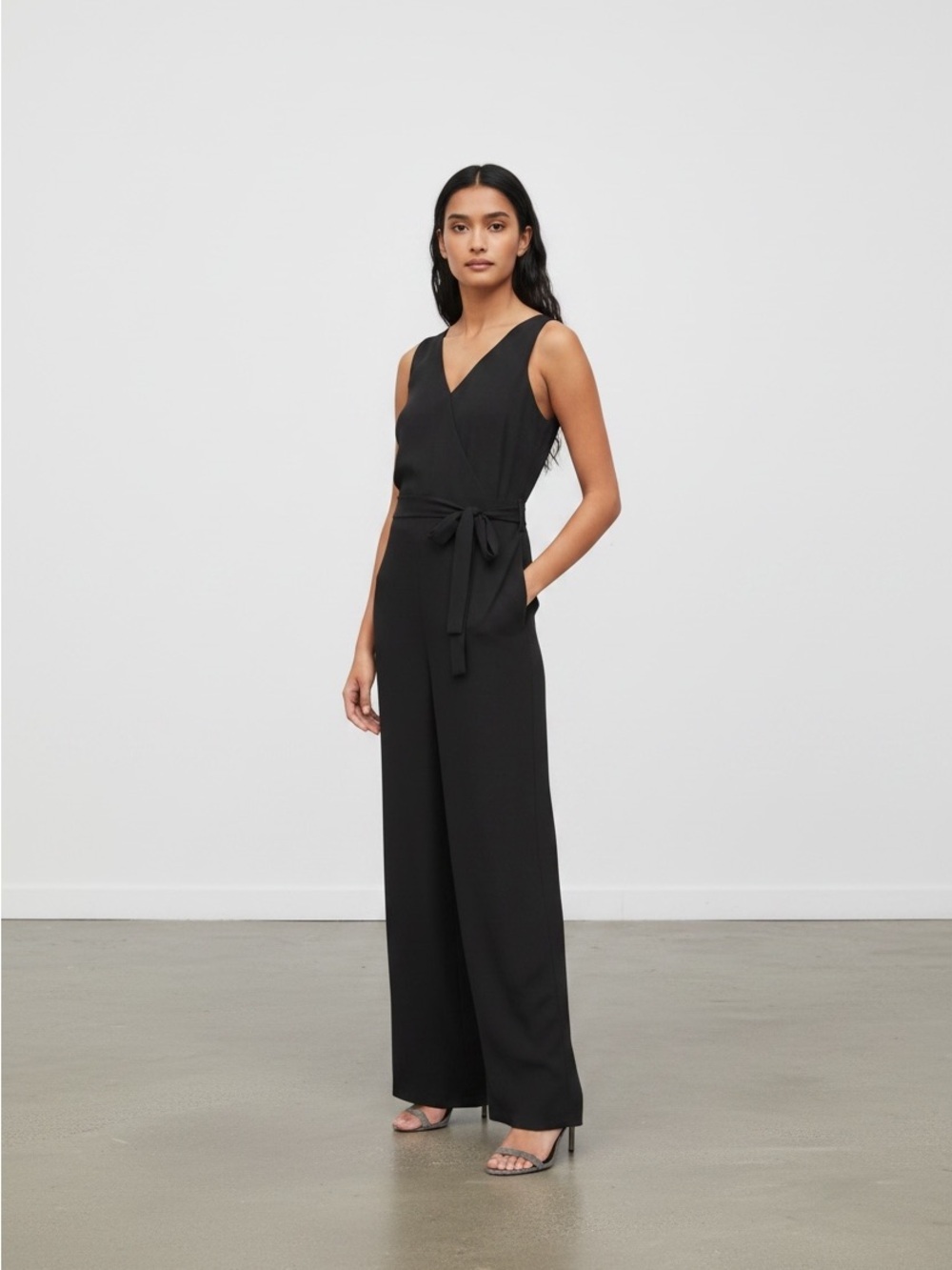 NWT Banana Republic V-neck Jumpsuit in solid Black Women's Size 4